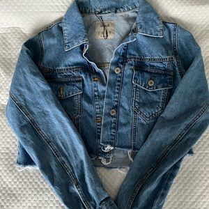 Cropped blue denim jacket